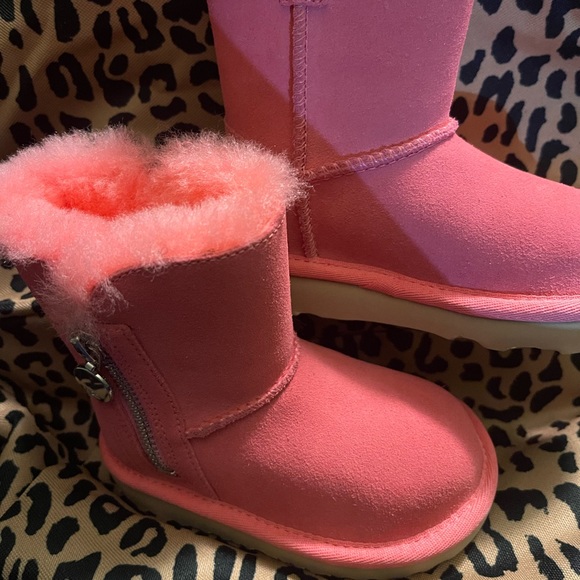 Ugg Toddler K Bailey Zip Short Fashion Boot - Picture 1 of 4